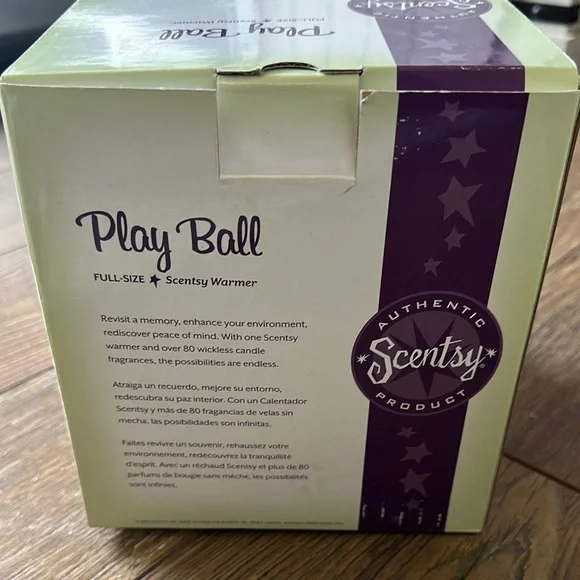 New in Box Scentsy Cream and Red Warmer - Picture 8 of 9